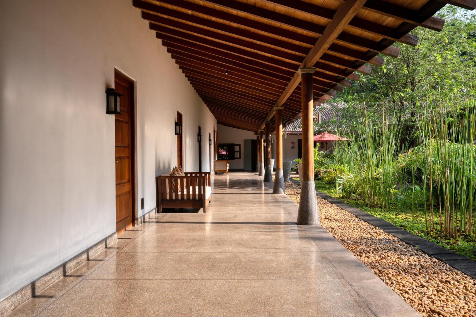 Wallawwa Katunayake Exterior photo